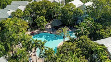Piscine extérieure, piscine chauffée