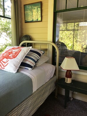 4 室のベッドルーム、デスク、アイロン / アイロン台、旅行用ベビーベッド