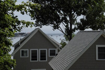 New prices, summer getaway at Seashore Cottage, Great Views and cozy fireplace