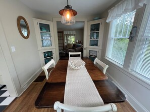 Dining - New prices, summer getaway at Seashore Cottage, Great Views and cozy fireplace (Southwest Harbor)