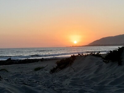 Newly Remodeled Pierpont Beach Bungalow just a Short Walk to the Sand