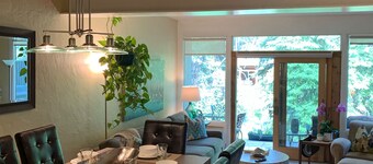 Top Rated Creekside Gem Is Steps From Free Bus To Skiing, Shopping, & Dining!