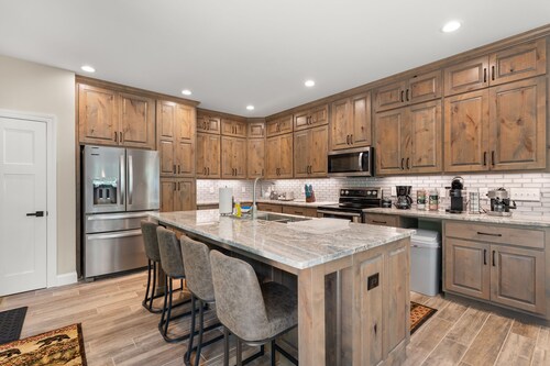 Spacious Creek-side Home in the Woods near Wineries, Helen, and Dahlonega