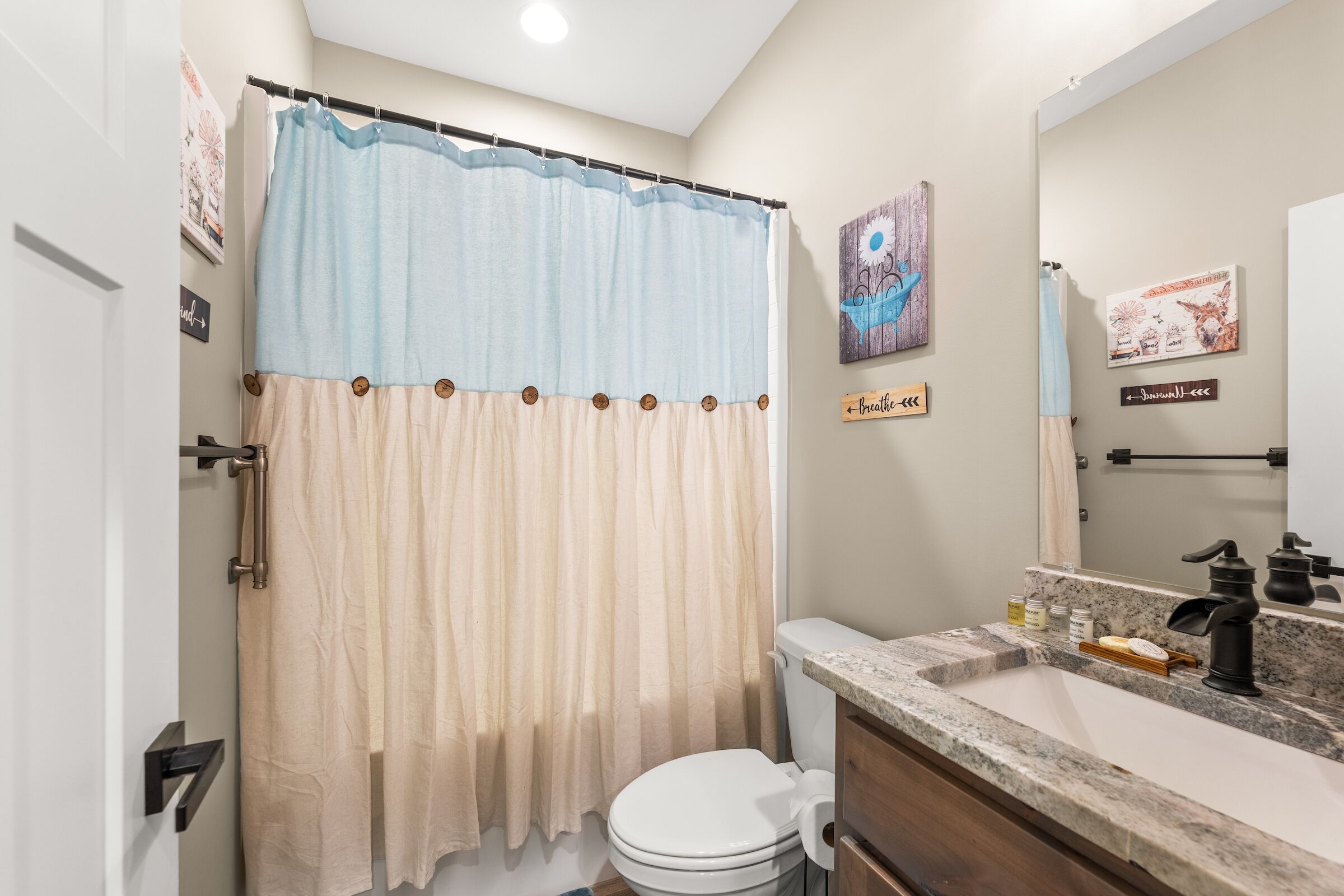 Master bathroom en-suite to 2nd Floor master