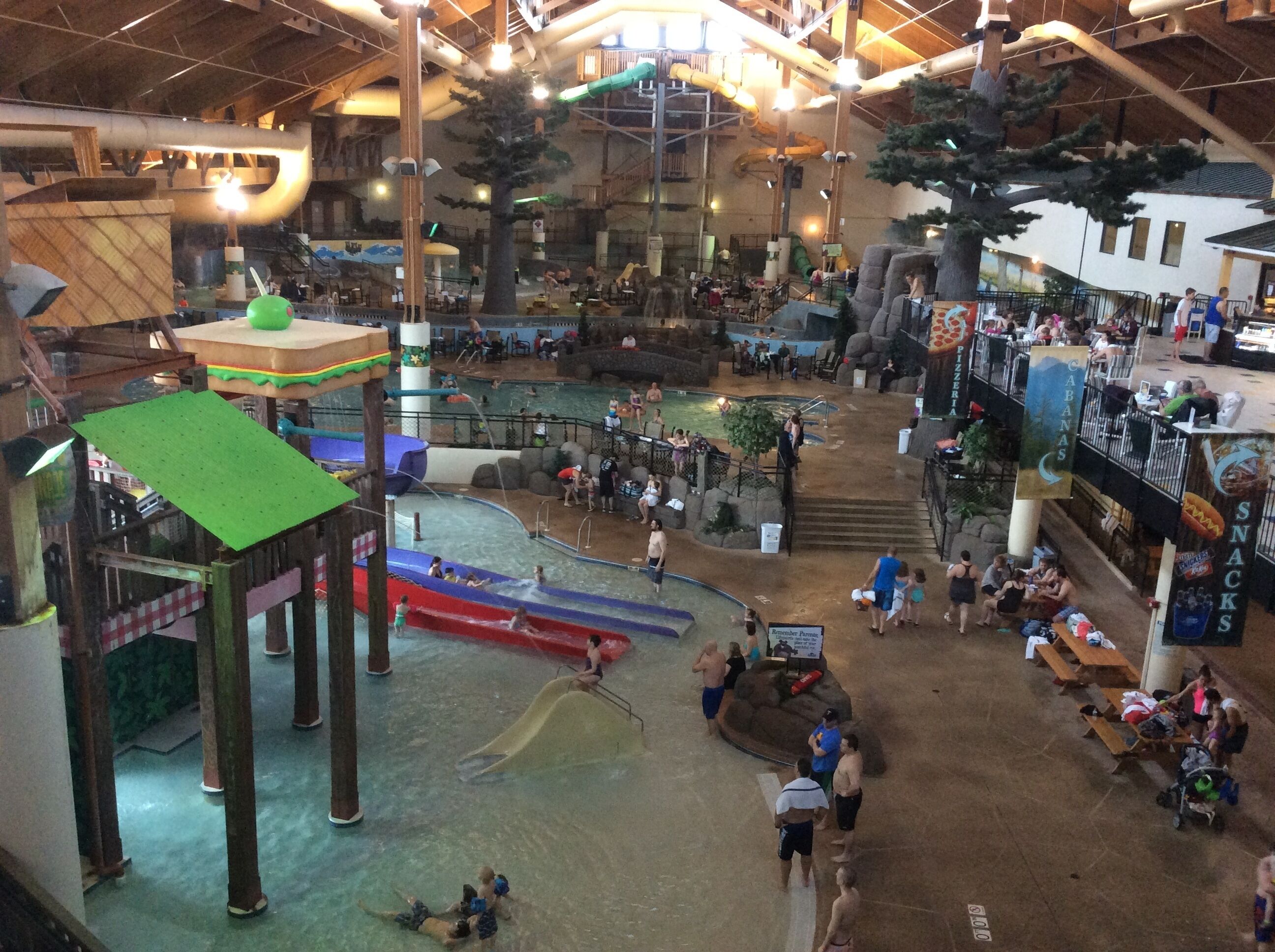 Walking distance to Indoor water park at 3 Bears .Lodge. Fee required.