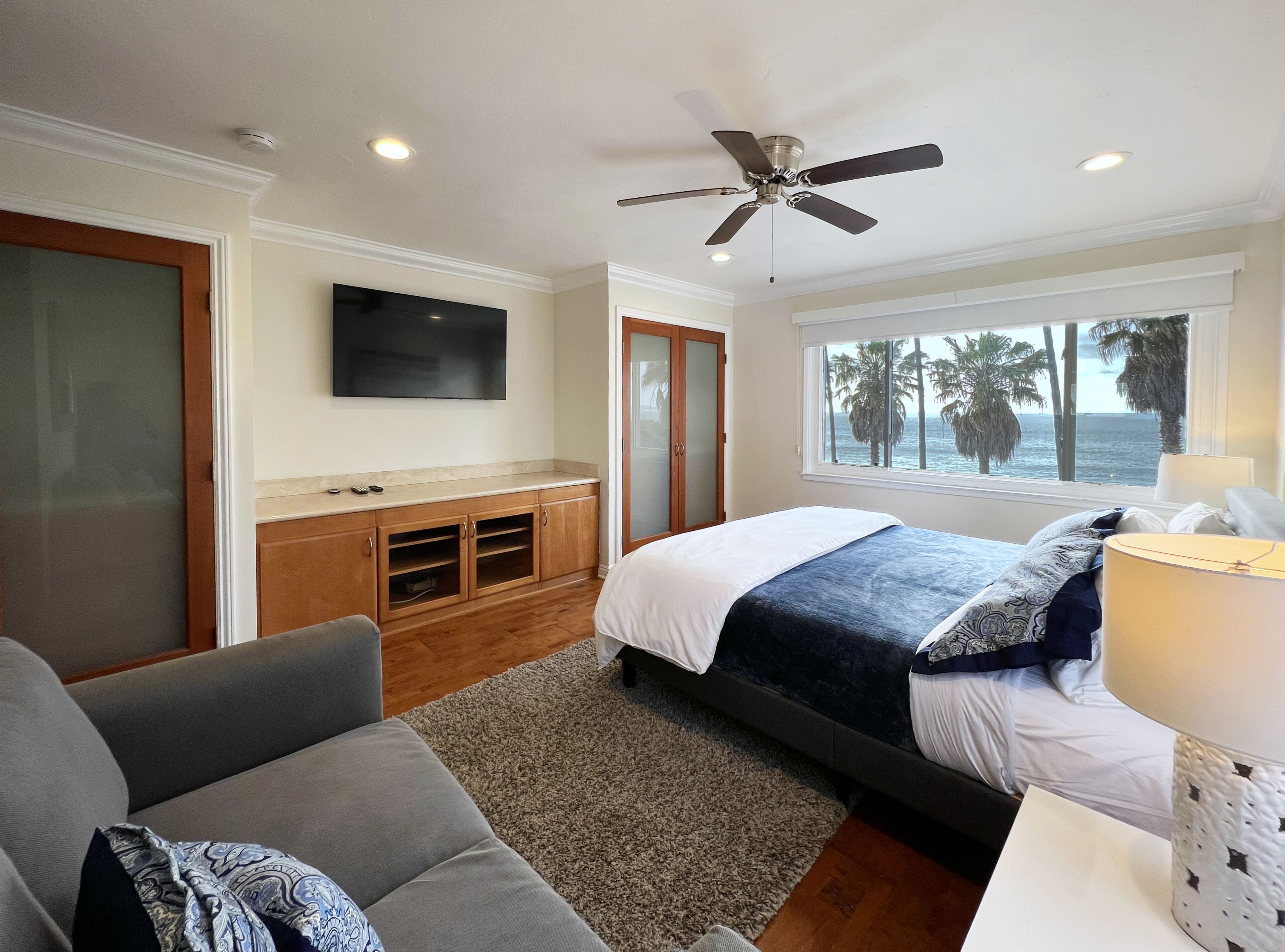 Beautiful Ocean Front Condo on Coast Blvd-Walk to Everything! 1 parking space!