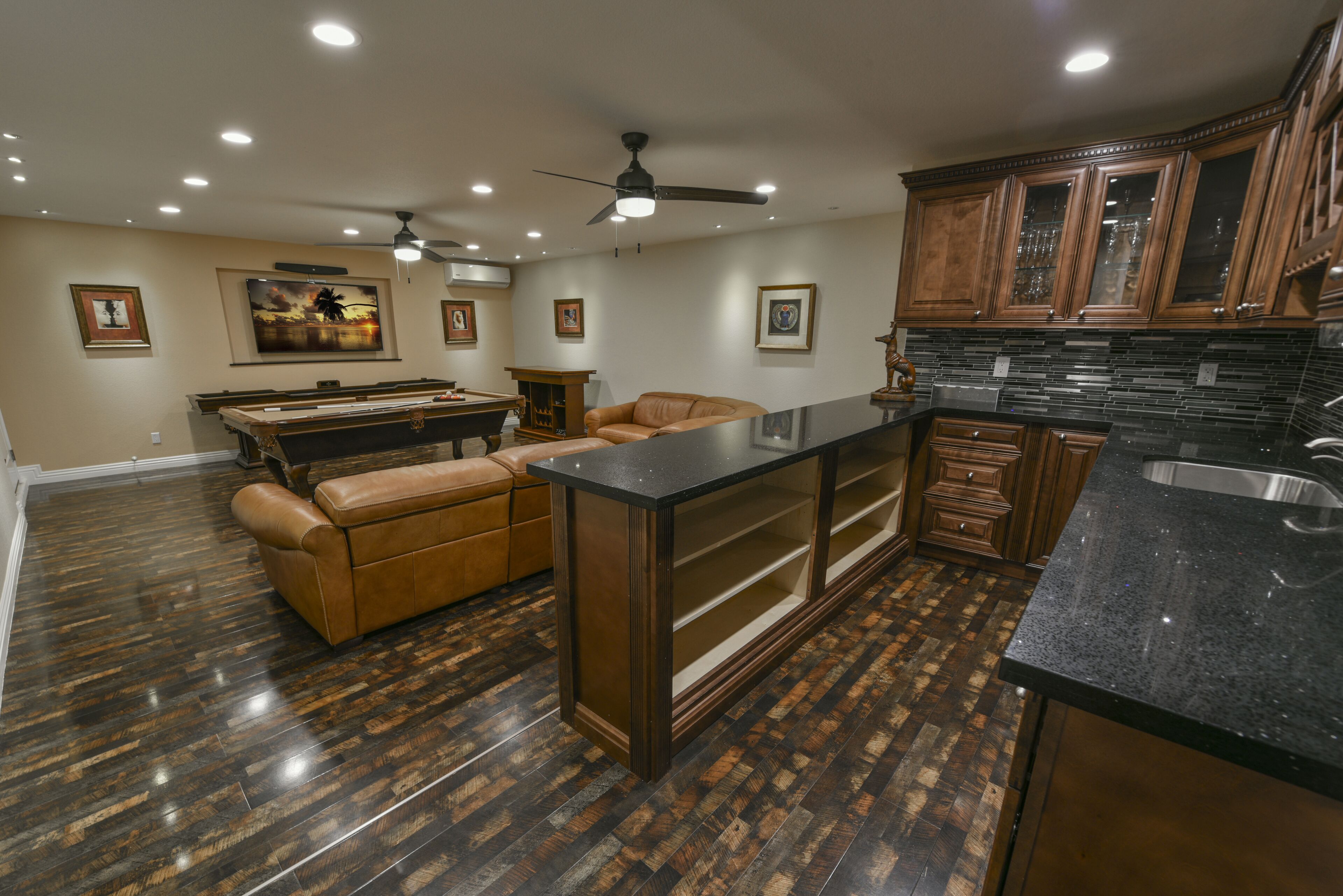 Beautifully Remodeled Home, Awesome Game Room, RV Parking,  3 Miles To Strip!