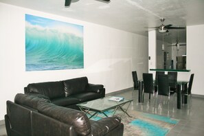 Smart TV, books, stereo, printers - El Faro Surf House!!  Less Than 2 mi From Airport And Surf (Aguadilla)