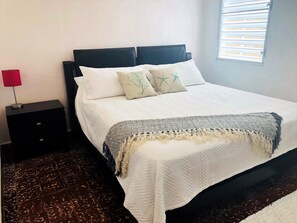 3 bedrooms, in-room safe, iron/ironing board, travel cot - El Faro Surf House!!  Less Than 2 mi From Airport And Surf (Aguadilla)