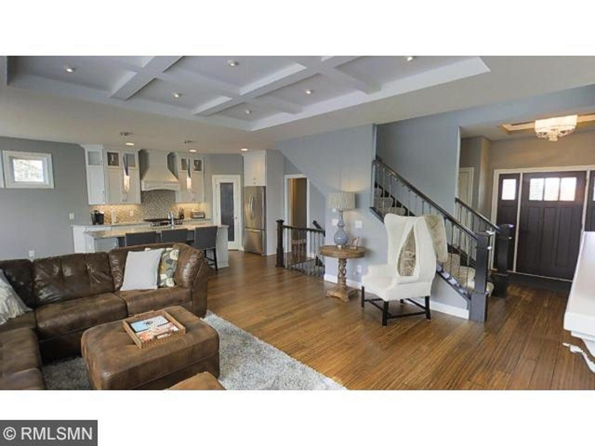 Walk to Downtown Wayzata for Coffee, Shopping and  Great Night Life!!