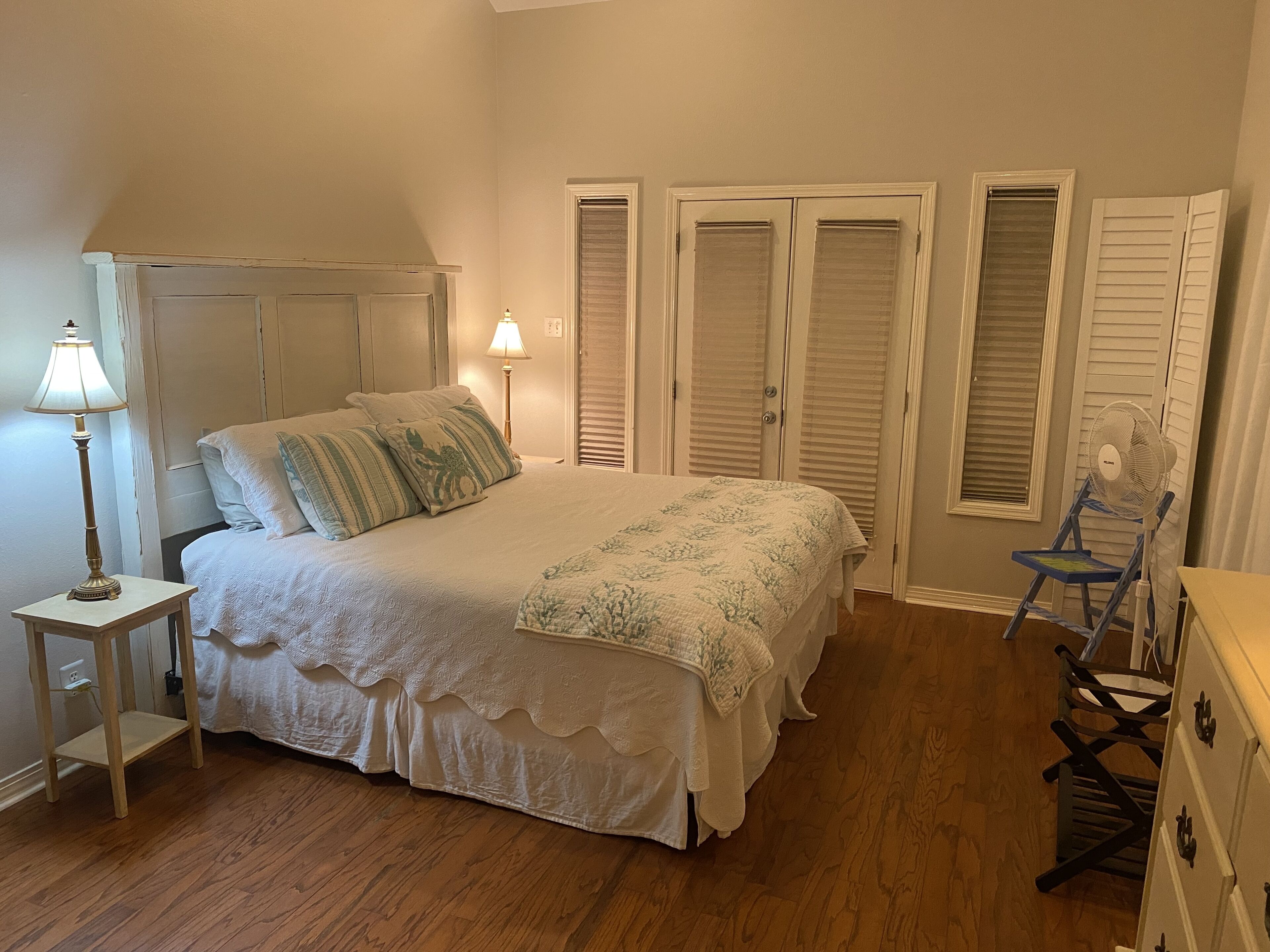 Great house steps to the lakefront!