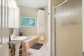 Shower, jetted bath, hair dryer, towels