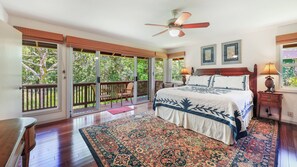 3 quartos, escrivaninha, ferros/tábuas de passar roupa