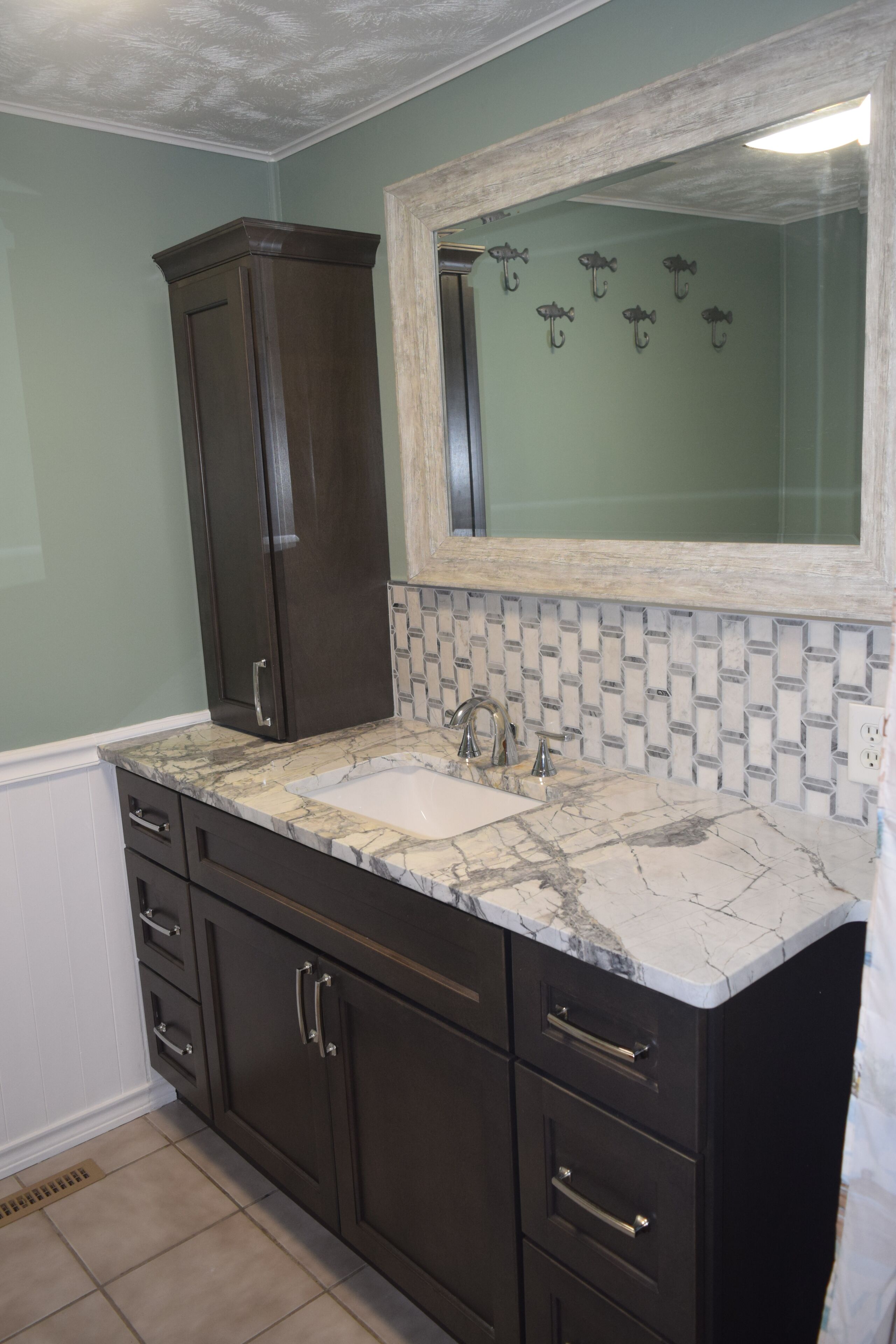 The Bass Lake Lodge - Year-round availability. Summer 2024 is filling up fast! 