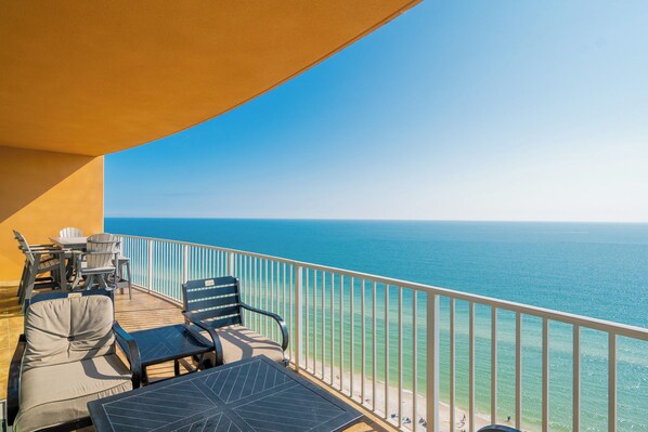 Property grounds - Modern 4 bedroom Condo - Phoenix Orange Beach 1701 (Orange Beach)