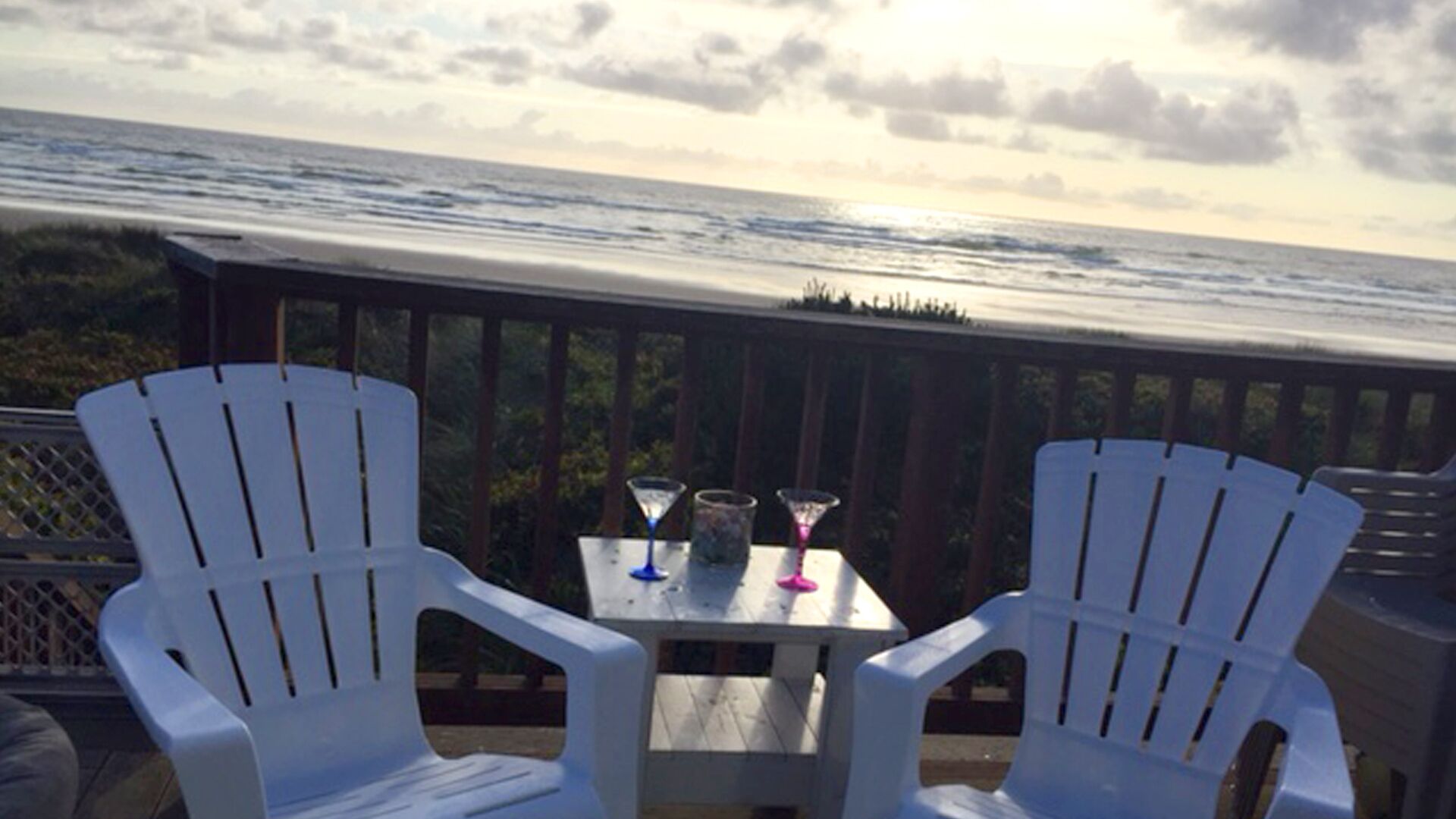 Peaceful beachfront. Amazing view with private beach access. 