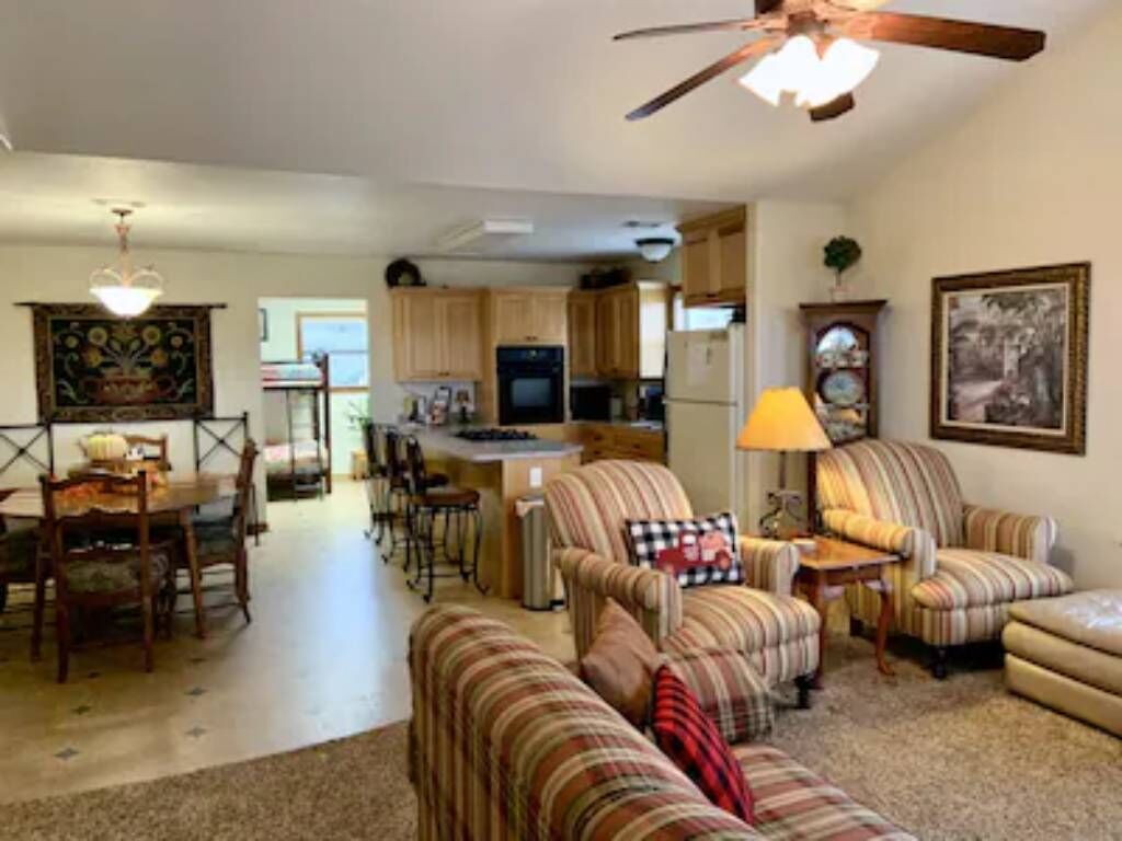 Mountain View Guest House Cabin- Located 10 miles from Enchanted Rock State Par