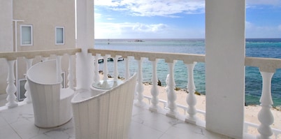 Luxurious Villa Fillipe 1 Beach front , Sea View: Spacious, Private Pool & AC