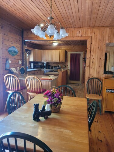 Log cabin with Country feel and awesome views