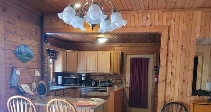Log cabin with Country feel and awesome views