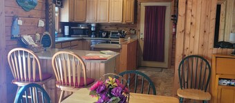 Log cabin with Country feel and awesome views