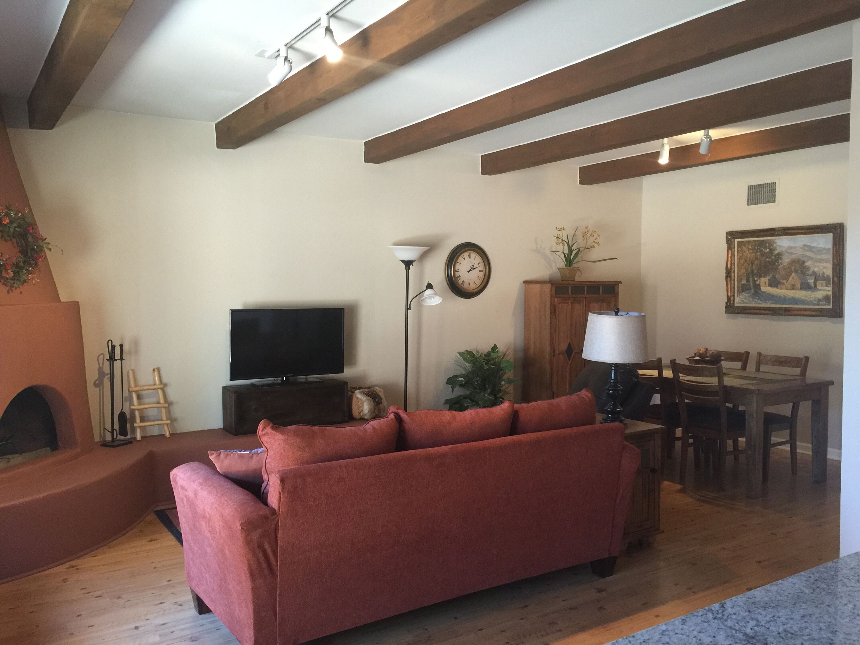 1.4 miles from historic Santa Fe Plaza, fast Wifi, HBO/Netflix. Welcome!<br>