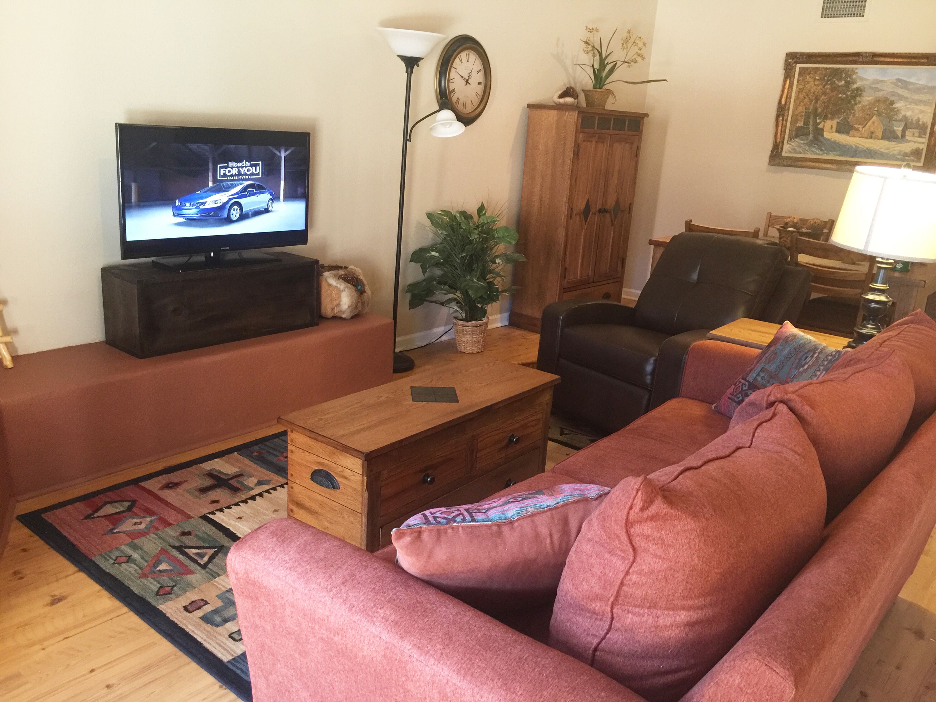 1.4 miles from historic Santa Fe Plaza, fast Wifi, HBO/Netflix. Welcome!<br>