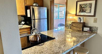 Perfect location for everything Santa Fe has to offer! Cool air conditioning