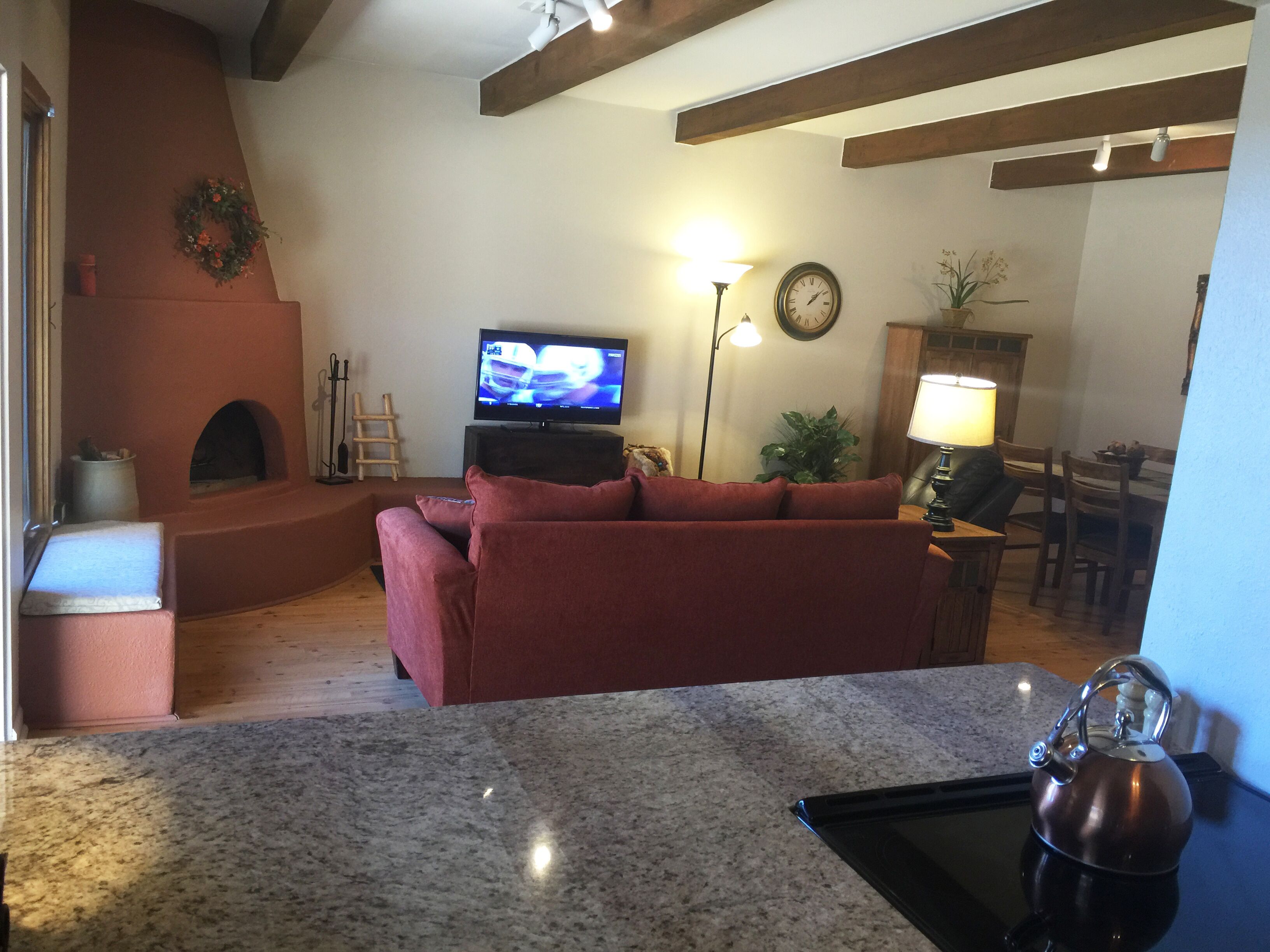 1.4 miles from historic Santa Fe Plaza, fast Wifi, HBO/Netflix. Welcome!<br>