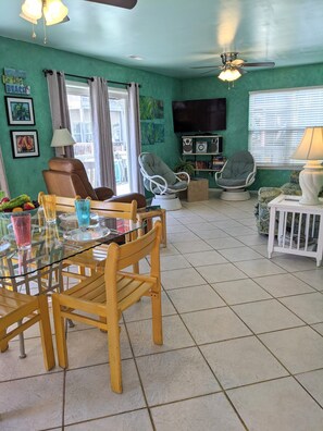 Smart TV, DVD player, books, stereo