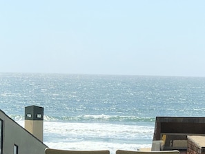 Beach nearby, sun loungers, beach towels