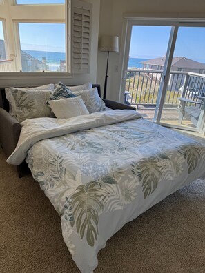 5 bedrooms, desk, iron/ironing board, travel cot - Sweeping ocean views! Perfect for families, steps to sand, ping pong, Pickleball (Watsonville)