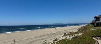 Sweeping ocean views! Perfect for families, steps to sand, ping pong, Pickleball