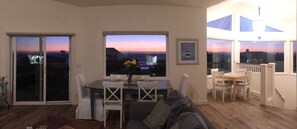 Smart TV, fireplace, video game console, DVD player - Sweeping ocean views! Perfect for families, steps to sand, ping pong, Pickleball (Watsonville)