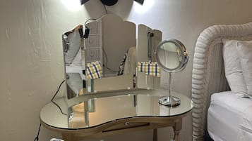 2 bedrooms, pillow-top beds, blackout curtains, iron/ironing board