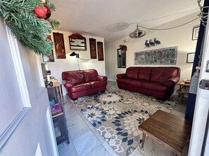 Smart TV, books, stereo