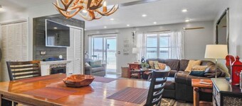 Beachfront Property with 3 Bedrooms, 2 Bathrooms, Laundry Room - Sleeps 6