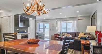 Beachfront Property with 3 Bedrooms, 2 Bathrooms, Laundry Room - Sleeps 6