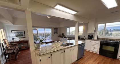 Edisto Waterfront - Bien amueblado - Recientemente renovado - 40 acres de propiedad