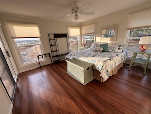 3 bedrooms, travel cot, free WiFi, bed sheets
