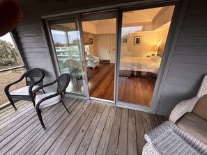 3 bedrooms, travel cot, free WiFi, bed sheets