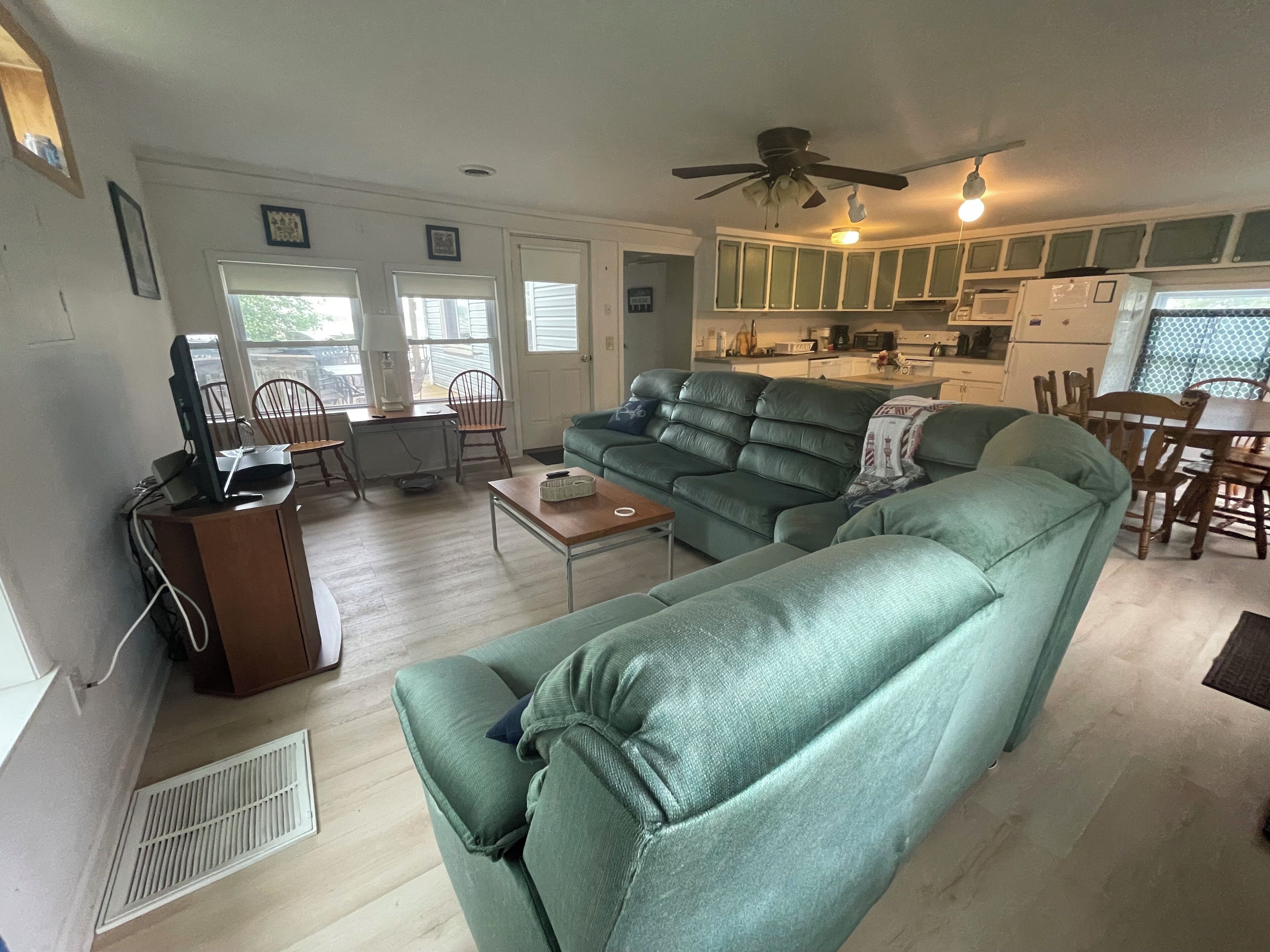 Smart TV, fireplace, DVD player, books