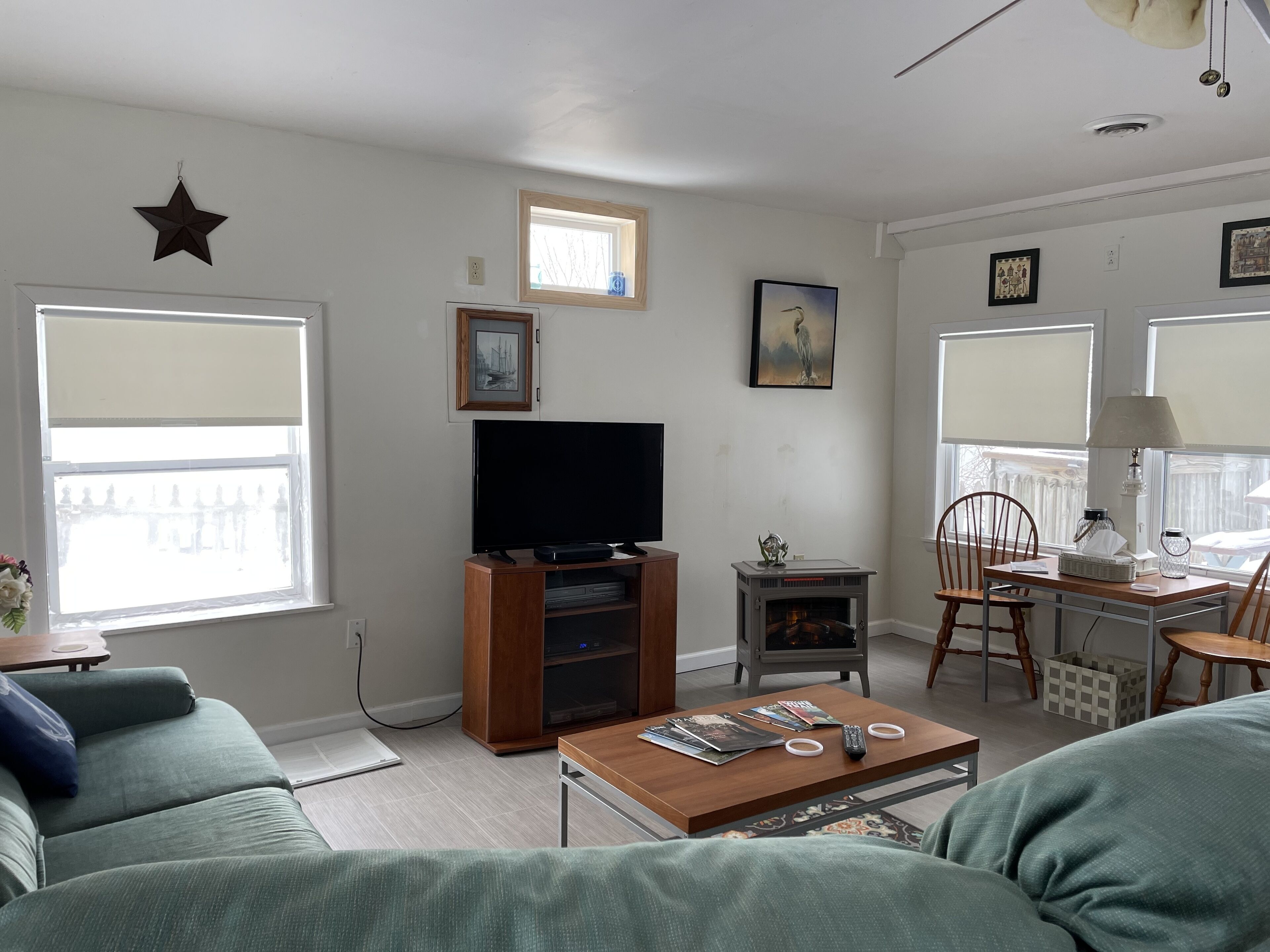 Booking 2024 now! Parking, A/C, kayaks, wineries, fishing! Pontoon optional.