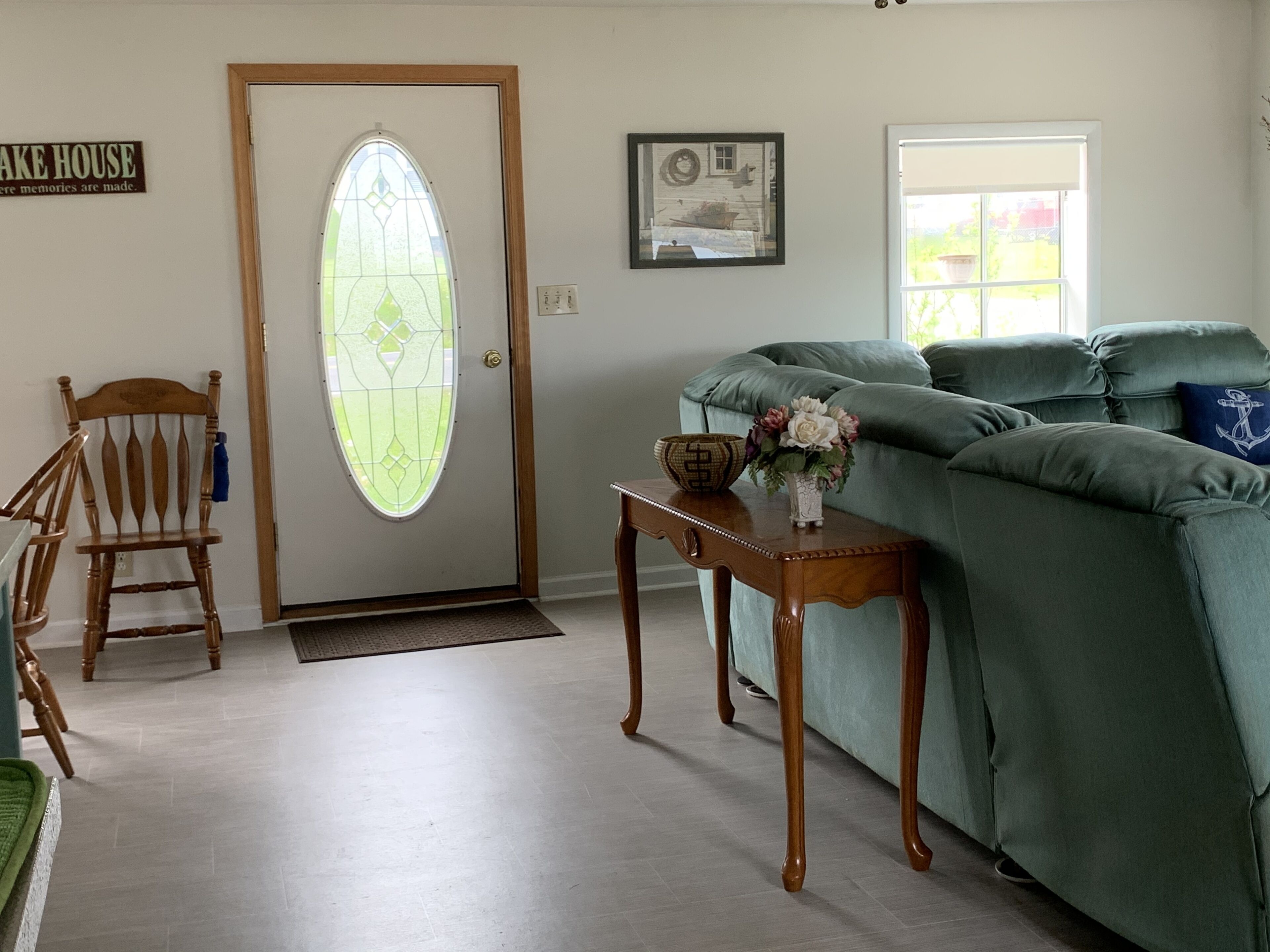 Booking 2024 now! Parking, A/C, kayaks, wineries, fishing! Pontoon optional.