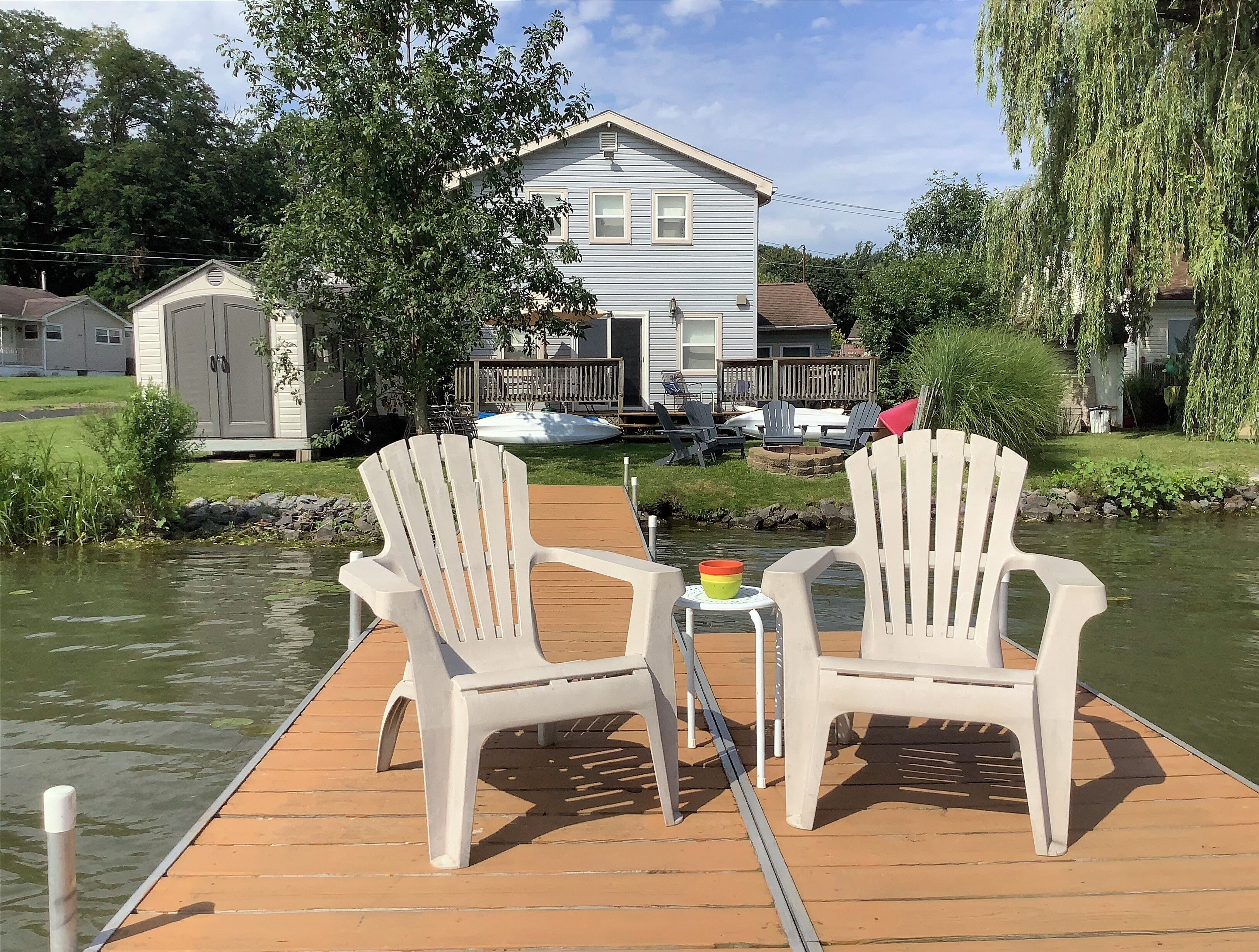 Booking 2024 now! Parking, A/C, kayaks, wineries, fishing! Pontoon optional.