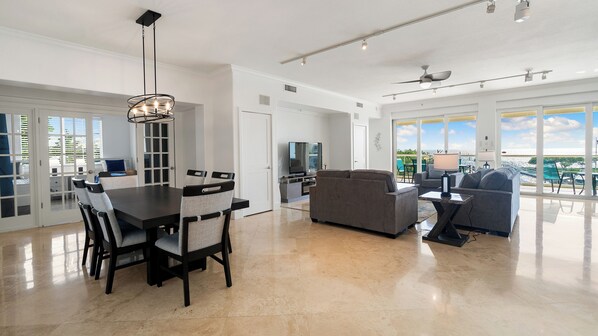 Dining - 131 Mariners Club - Breathtaking harbor and ocean view! Room for the whole family (Key Largo)