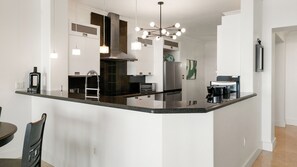 Fridge, microwave, oven, stovetop - 131 Mariners Club - Breathtaking harbor and ocean view! Room for the whole family (Key Largo)