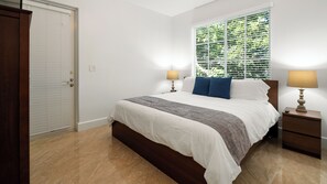 4 bedrooms, iron/ironing board, free WiFi, bed sheets - 131 Mariners Club - Breathtaking harbor and ocean view! Room for the whole family (Key Largo)