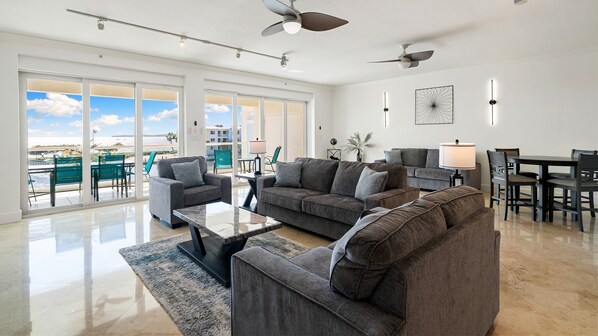 Télévision, table de tennis de table