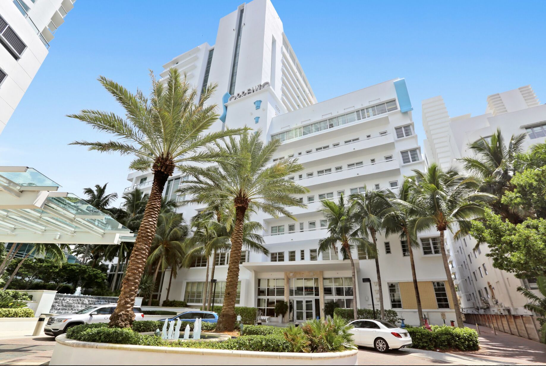 FONTAINEBLEAU HOTEL TRESOR BAYVIEW JUNIOR SUITE FREE SPA PASSES